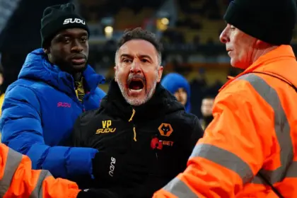 Pereira, bajo fuego: Afición del Wolves estalla tras derrota ante Burnley 8 Pereira, bajo fuego: Afición del Wolves estalla tras derrota ante Burnley