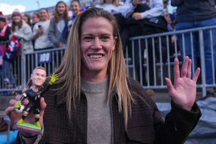 Naeher: Leyenda del Fútbol Femenino Honrada por EE.UU. Tras Retiro
