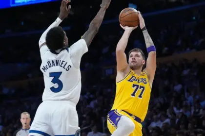 Doncic, baja clave en Lakers: Esguince y contusión lo alejan una semana