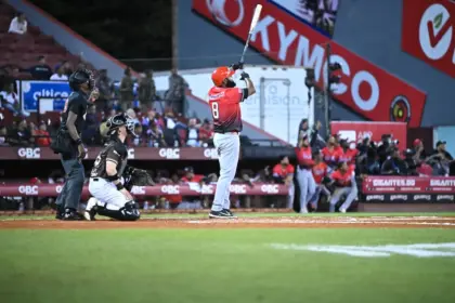 Leones del Escogido arrasan a Gigantes: Guzmán, Navarro y Brito lideran paliza