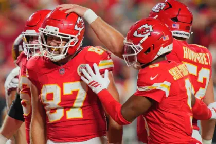 Kelce Empata Récord de TD en Chiefs con Noche Histórica 12 Kelce Empata Récord de TD en Chiefs con Noche Histórica