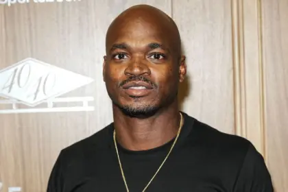 Adrian Peterson Arrestado: Ex estrella NFL, DWI y Arma en SUV