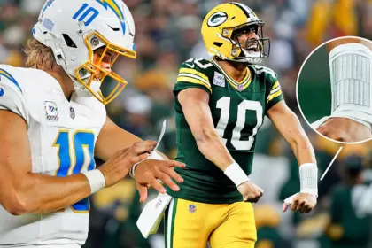 NFL: ¿Por qué algunos QBs usan muñequeras con jugadas y otros no?