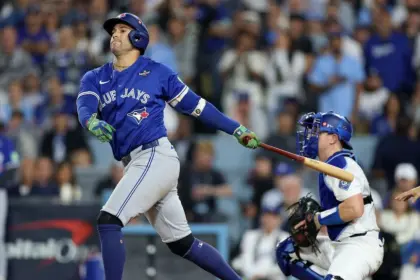 Springer sale lesionado: Jays esperan resultados de MRI para el Juego 4