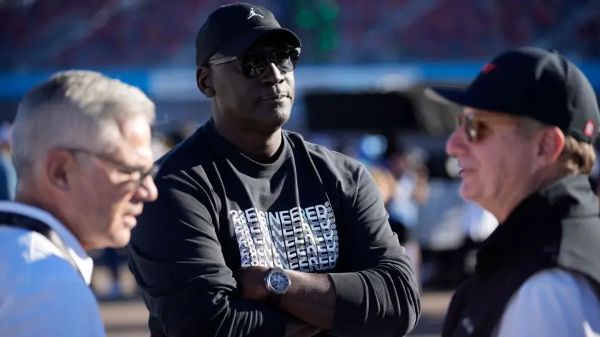 Jordan se burla de NASCAR: Batalla legal por monopolio y charters se enciende