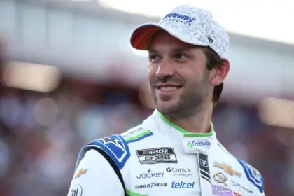 Suárez a Spire Motorsports: El Piloto Mexicano Reemplaza a Haley en NASCAR