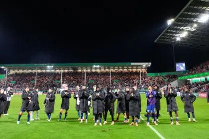 Tragedia en Copa Alemana: Fallece aficionado del Leipzig en Cottbus