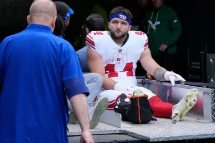 Skattebo de los Giants: Fractura y lesión de ligamentos, fuera por la temporada 10 Skattebo de los Giants: Fractura y lesión de ligamentos, fuera por la temporada