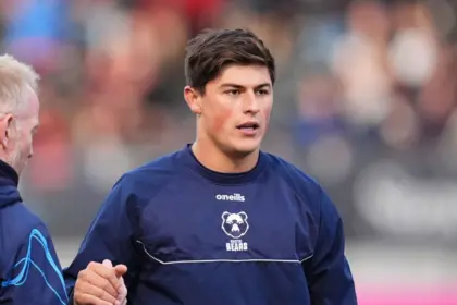 Rees-Zammit: Retorno Inesperado a Gales Tras Aventura en NFL