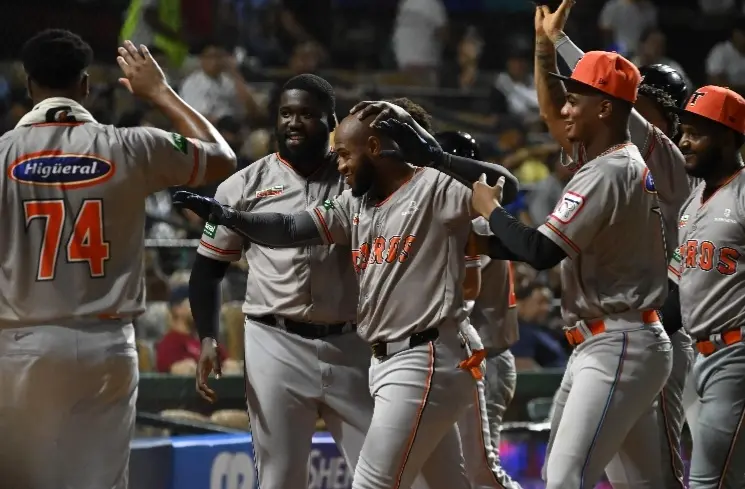 Grand Slam de De La Cruz Impulsa Victoria de Toros Sobre Licey 1 Grand Slam de De La Cruz Impulsa Victoria de Toros Sobre Licey