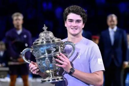 Fonseca conquista título en Suiza ante Davidovich; padres presentes 8 Fonseca conquista título en Suiza ante Davidovich; padres presentes