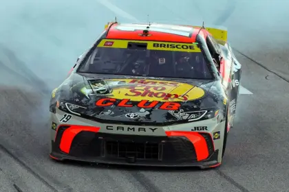 Briscoe a la Final de NASCAR: Victoria en Talladega y Boletos Asegurados