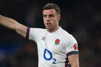 Ford Titular en Inglaterra vs Australia: Alineación y Detalles Clave