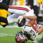 Bucs: Jalen McMillan Sufrió Fractura en Cuello, Revela Todd Bowles