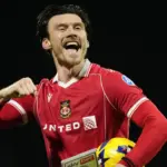 Wrexham vence a Coventry: Hat-trick de Moore y declaración de intenciones