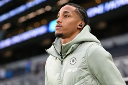 Premier League: Arsenal manda, Tottenham vs Chelsea en el derby londinense