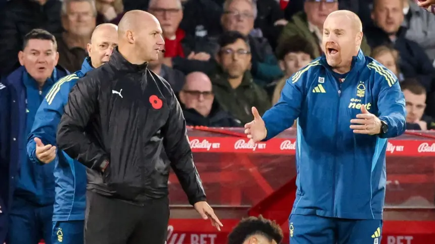 Dyche, furioso por gol del Manchester United: Pide cambio en el VAR