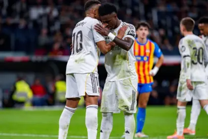 Alonso Defiende a Mbappé y Vini Jr. Tras Penal Fallado en Victoria del Real Madrid