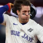 Ernie Clement Impone Récord Histórico con 30 Hits en Playoffs MLB