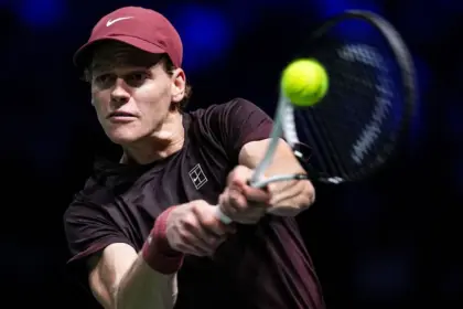 Sinner avanza en París: Cuartos y pelea por el #1 del ranking ATP