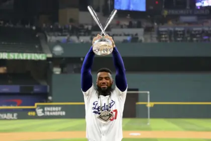 Abinader Celebra Triunfo de Teoscar Hernández en la Serie Mundial 2025