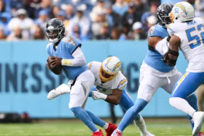 Henley juega con los Chargers tras muerte de su hermano: Impactante actuación. 4 Henley juega con los Chargers tras muerte de su hermano: Impactante actuación.