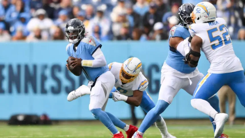 Henley juega con los Chargers tras muerte de su hermano: Impactante actuación. 1 Henley juega con los Chargers tras muerte de su hermano: Impactante actuación.