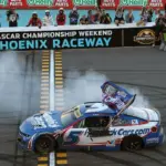 Larson Campeón NASCAR: Hamlin Sufre Derrota en Final Épica en Phoenix