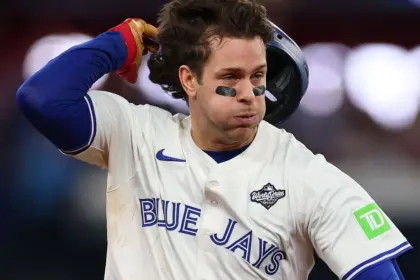 Clement Impone Récord Histórico: 30 Hits en Playoffs con los Blue Jays