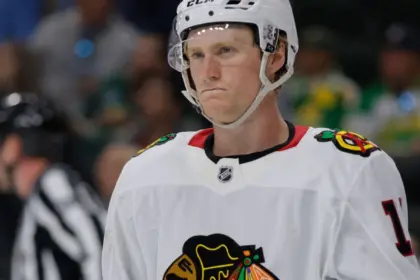 Blackhawks Llama a Oliver Moore: Refuerzo Prometedor Llega desde la AHL