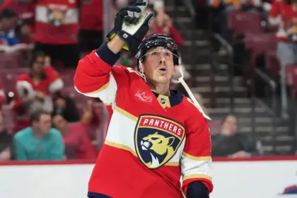 Marchand dedica gol a Selah, hija de amigo fallecida: Emotivo gesto en la NHL 5 Marchand dedica gol a Selah, hija de amigo fallecida: Emotivo gesto en la NHL