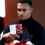 Alexander-Arnold Honra a Jota con Emotivo Homenaje en Anfield