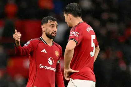 Neville critica el envejecido núcleo del Manchester United: Fernandes, Casemiro y Maguire 9 Neville critica el envejecido núcleo del Manchester United: Fernandes, Casemiro y Maguire