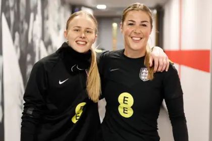 Escándalo en el fútbol femenino: Mary Earps vs. Hannah Hampton y la polémica