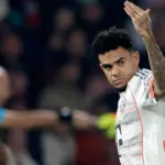 Díaz, héroe y villano: Doblete y roja en histórica noche de Champions