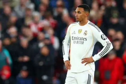 Alexander-Arnold Abucheado en Anfield: Reacción Hostil en el Retorno con Real Madrid