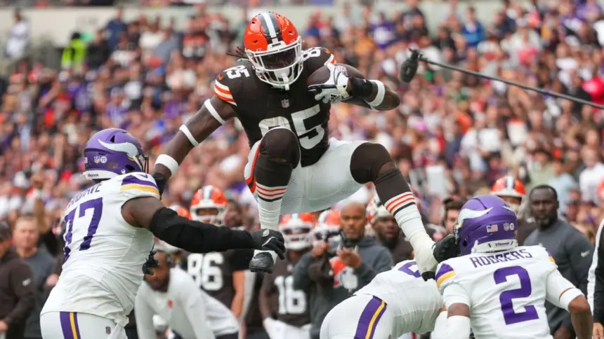 Njoku Feliz: Browns No lo Traspasan, Quiere Extensión en Cleveland