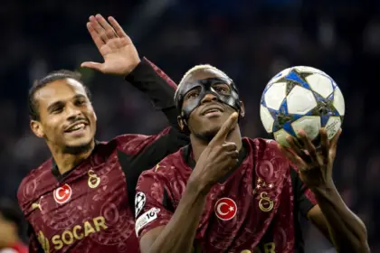 Osimhen destrona a Mbappé y Haaland con triplete en Champions