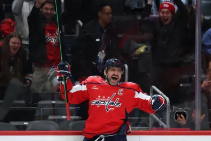 Ovechkin Alcanza los 900 Goles: Leyenda del Hockey Entra al Club Élite