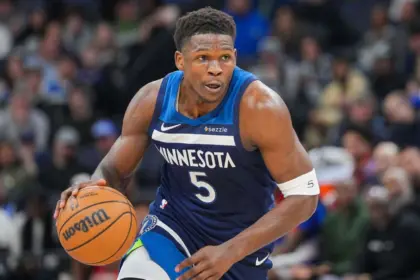 Edwards Regresa, Pero Knicks Humillan a Wolves: Análisis NBA