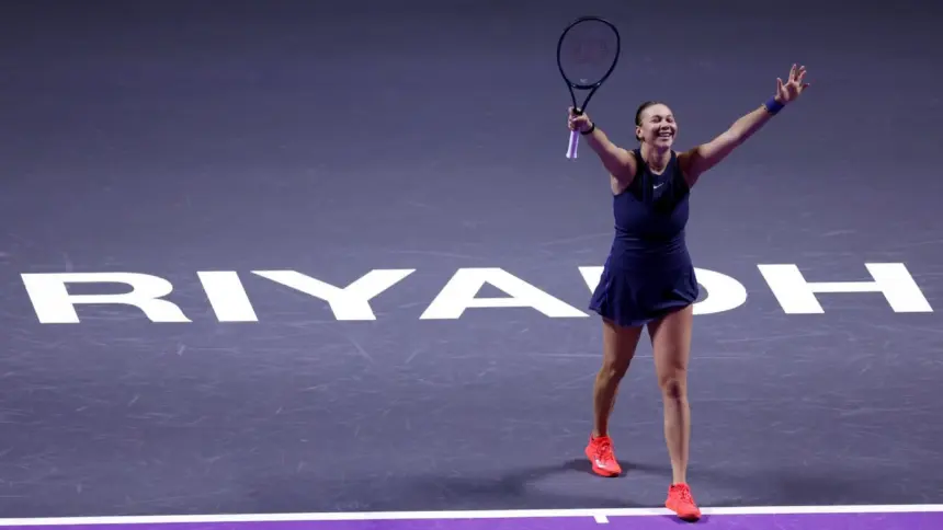 Anisimova vence a Swiatek y avanza a semifinales en WTA Finals