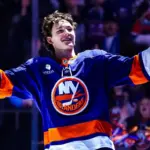 Schaefer, Defensa de los Islanders, Hace Historia con Doblete en la NHL
