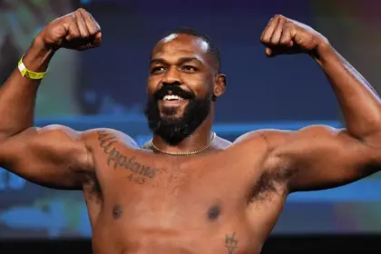 Jones critica a Aspinall: "Un solo truco" en el octágono, ¿retorno a la UFC?