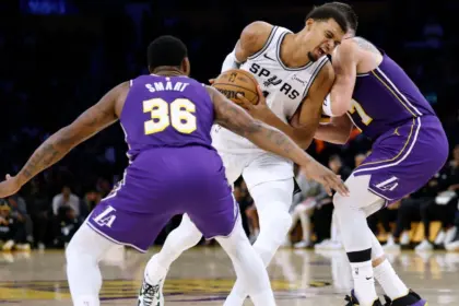 Wembanyama Sufre Ante Lakers: Defensa Rival Frena al Novato de Spurs 8 Wembanyama Sufre Ante Lakers: Defensa Rival Frena al Novato de Spurs