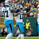 Dowdle de Panthers Multado por Celebración: Donará Fondos a Caridad