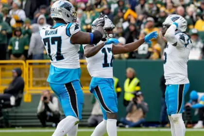 Dowdle de Panthers Multado por Celebración: Donará Fondos a Caridad