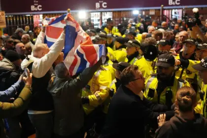 Detenciones y Protestas: Tensión en Villa Park antes del Villa vs. Maccabi