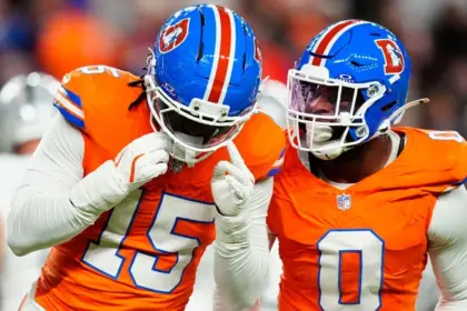 Broncos dominan a Raiders con defensa implacable: 6 Sacks a Geno Smith