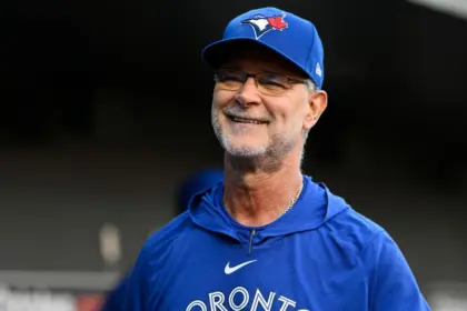 Mattingly deja a los Jays; Schneider regresa para 2026 y Bo Bichette en el mercado