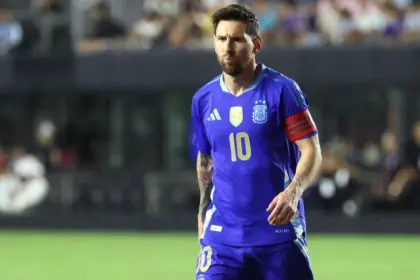Messi lidera la convocatoria de Argentina ante Angola, De Paul presente
